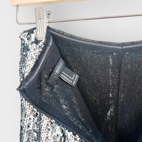 FOREVER 21 Silver Sequin Wide Leg Pants (Sz M) - Picture 3 of 6